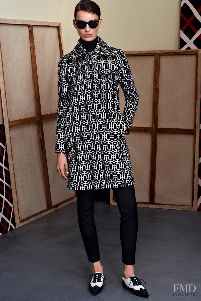 Julia Bergshoeff featured in  the Gucci fashion show for Pre-Fall 2015