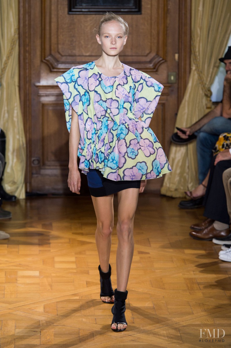 Maja Salamon featured in  the Viktor & Rolf fashion show for Spring/Summer 2015