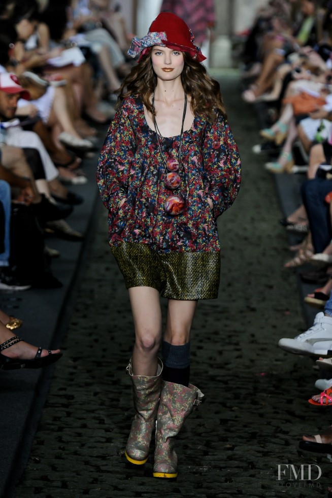 Katie Fogarty featured in  the Cantï¿½o fashion show for Autumn/Winter 2011