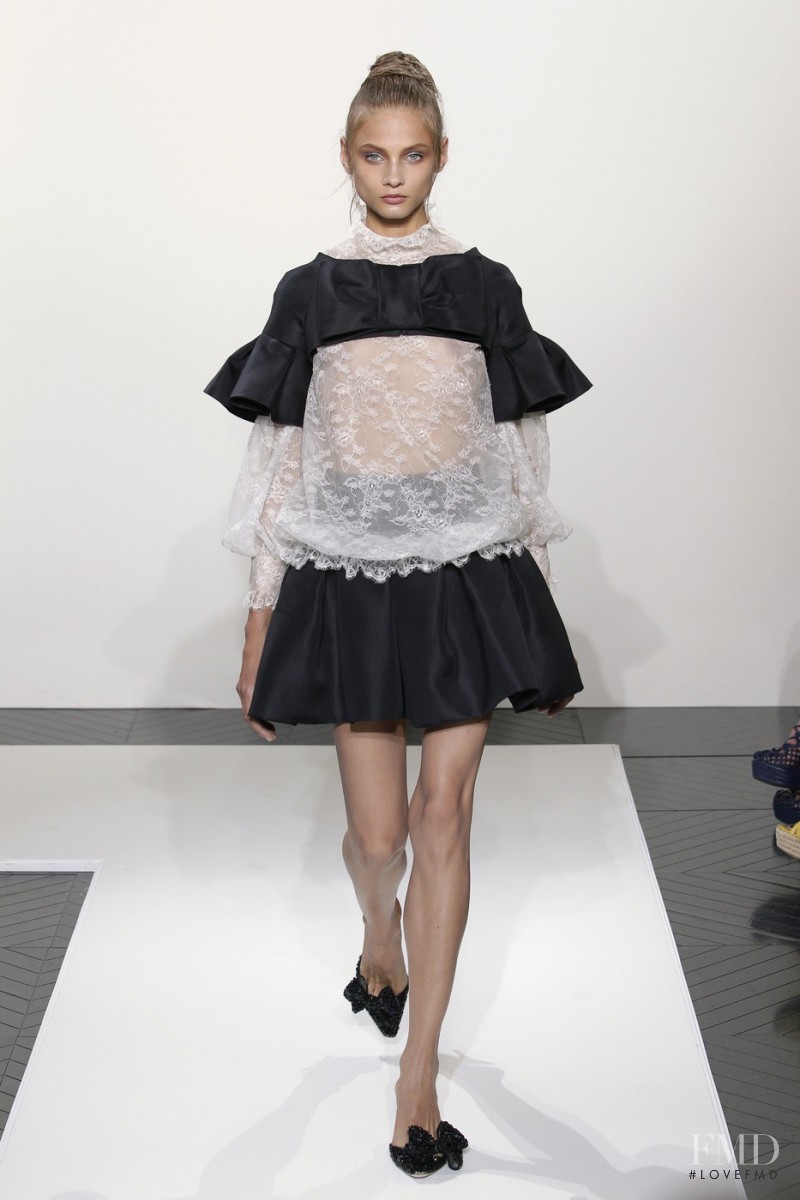 Anna Selezneva featured in  the Valentino Couture fashion show for Autumn/Winter 2010