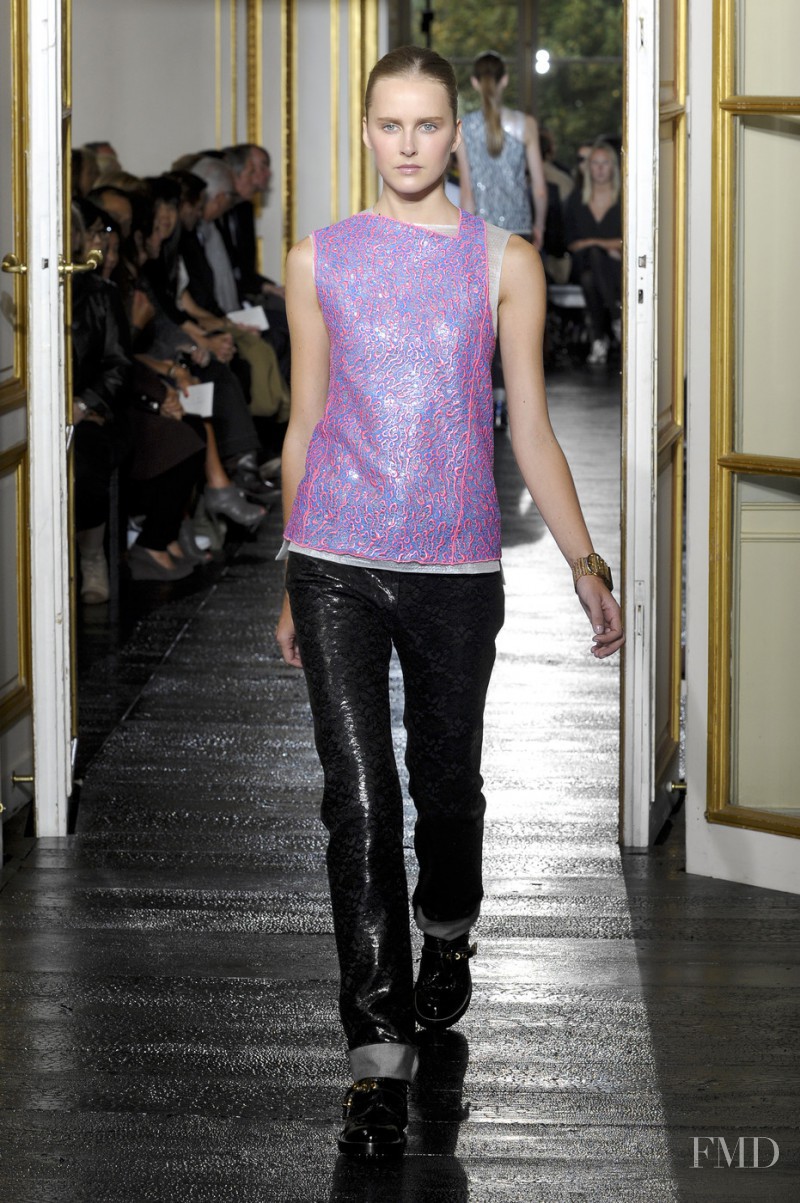 Lisanne de Jong featured in  the Balenciaga fashion show for Spring/Summer 2011
