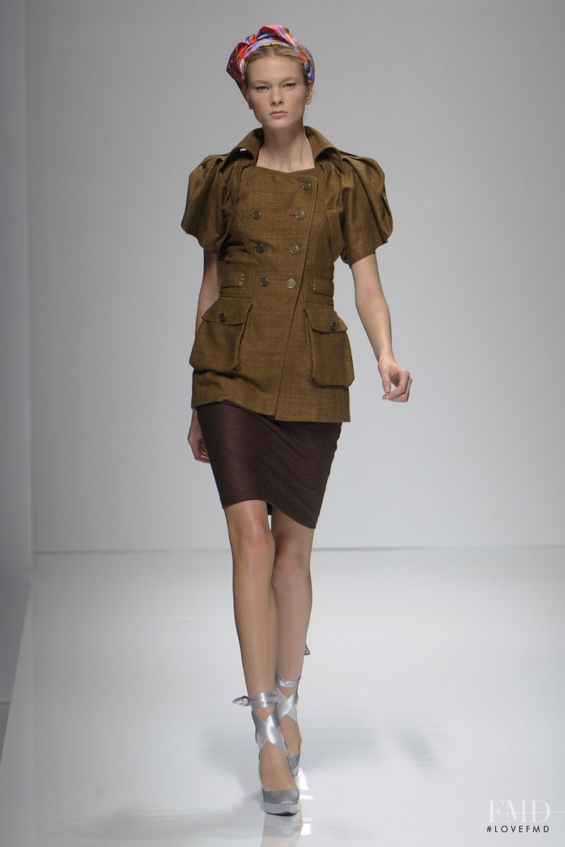 Valentin Yudashkin fashion show for Spring/Summer 2011