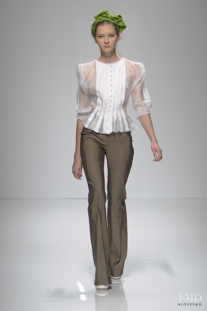 Valentin Yudashkin fashion show for Spring/Summer 2011