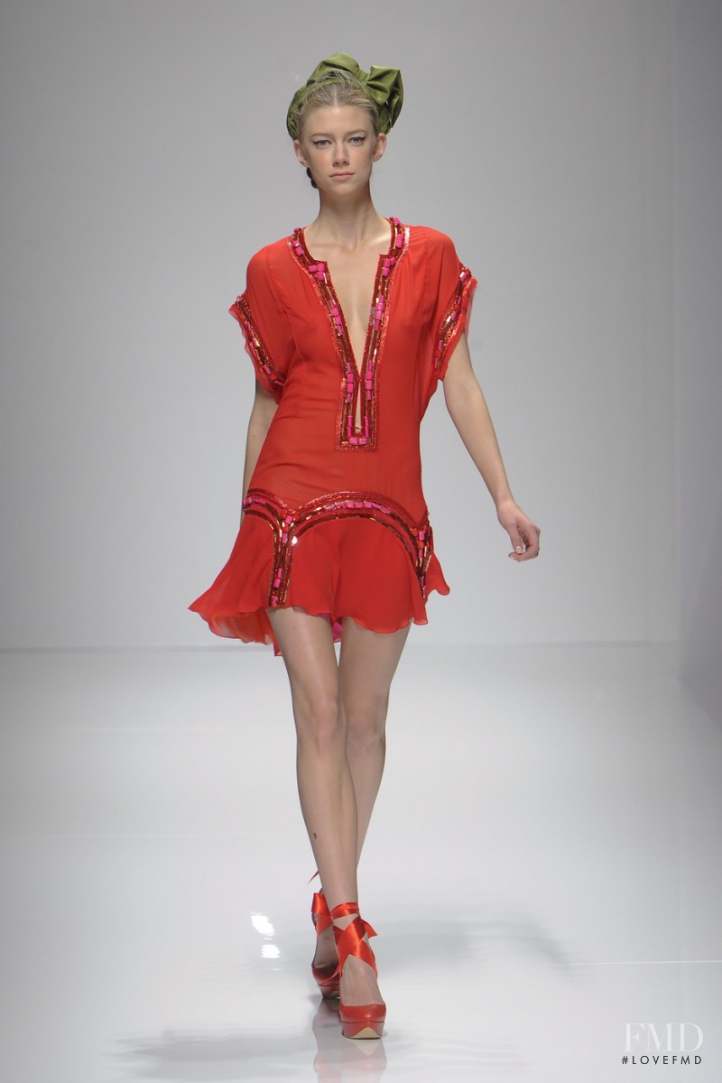 Valentin Yudashkin fashion show for Spring/Summer 2011