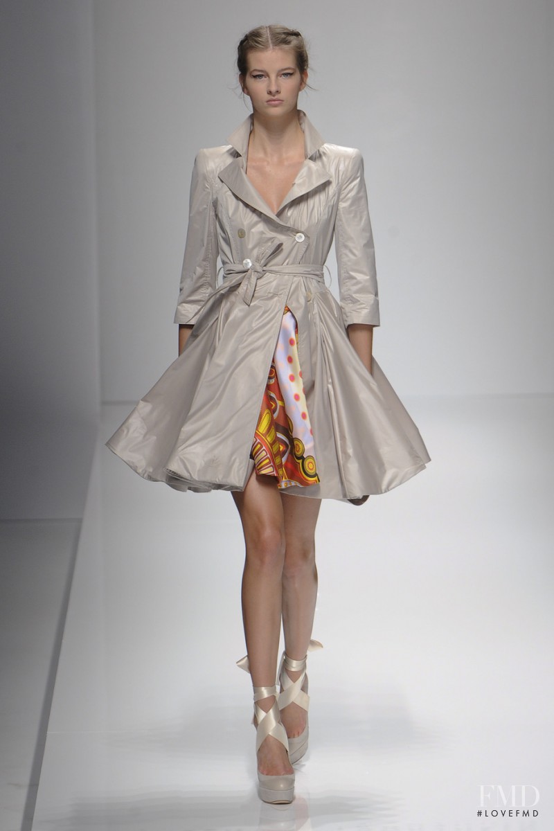 Valentin Yudashkin fashion show for Spring/Summer 2011