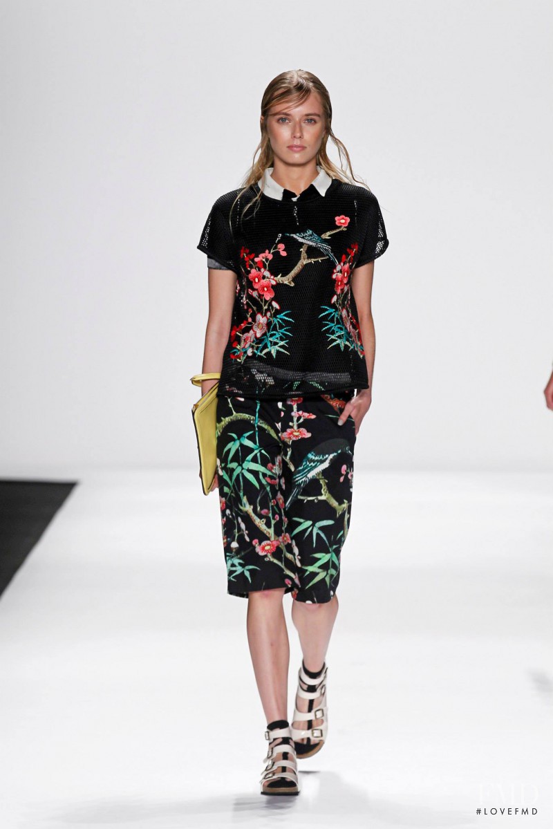 Vivienne Tam fashion show for Spring/Summer 2015