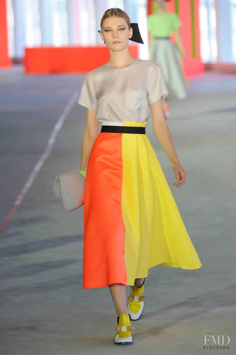 Erika Pattison featured in  the Roksanda Ilincic fashion show for Spring/Summer 2014