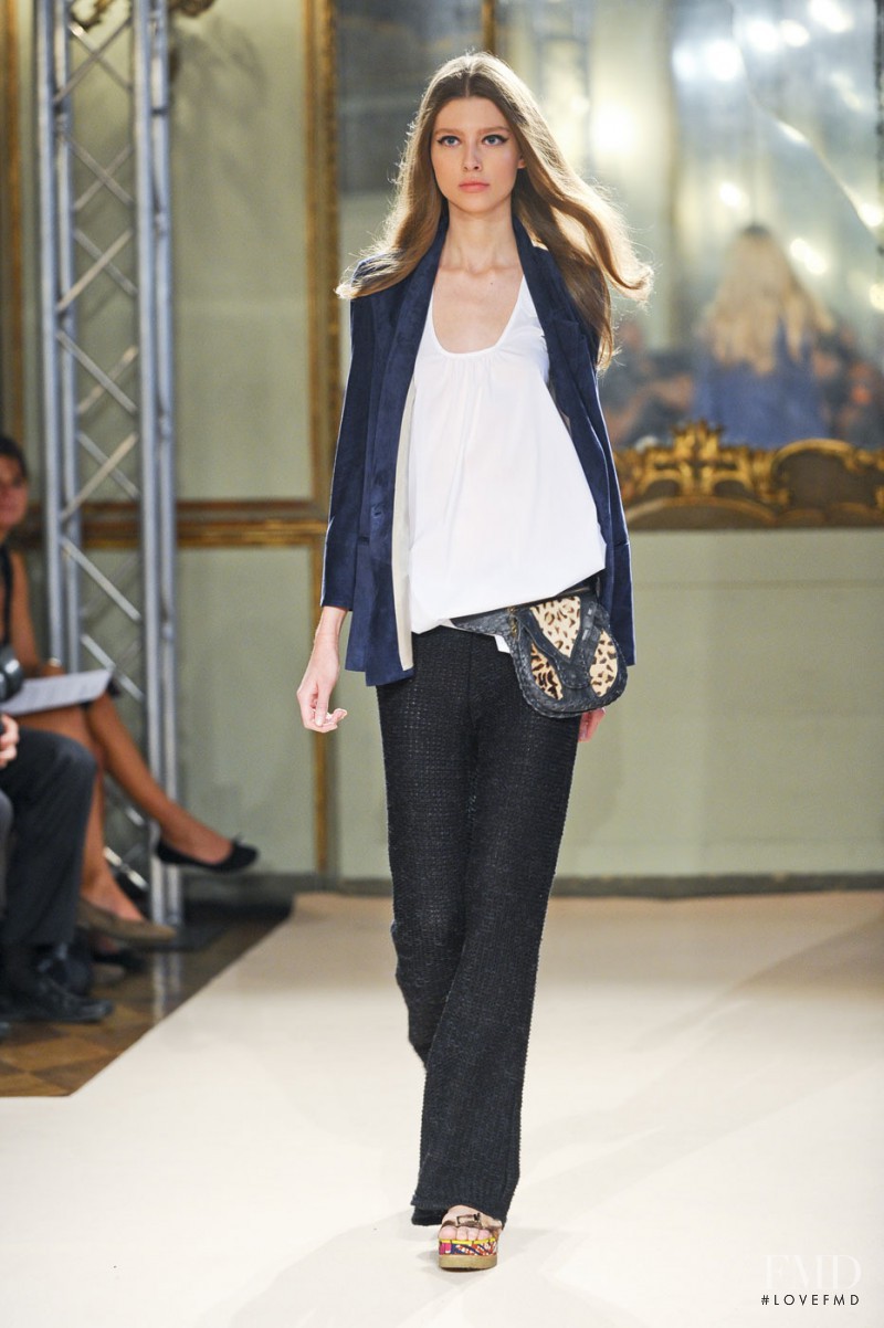 Simonetta Ravizza fashion show for Spring/Summer 2012