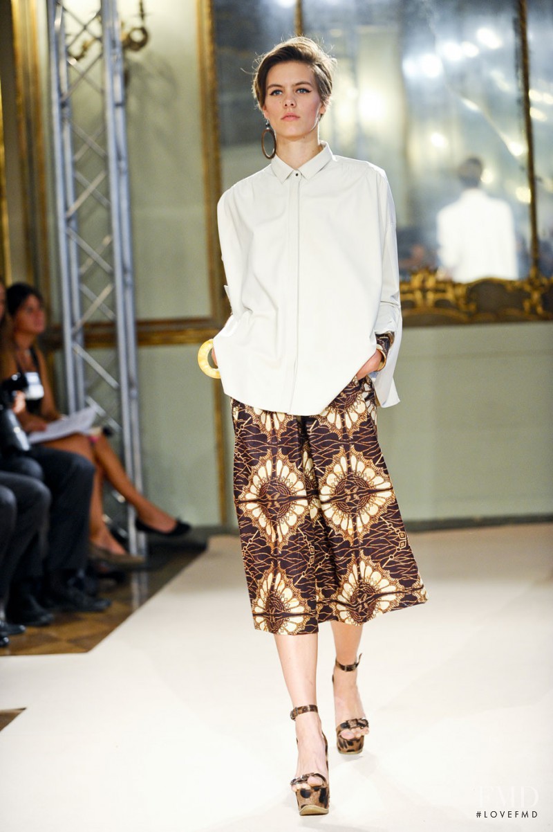 Simonetta Ravizza fashion show for Spring/Summer 2012