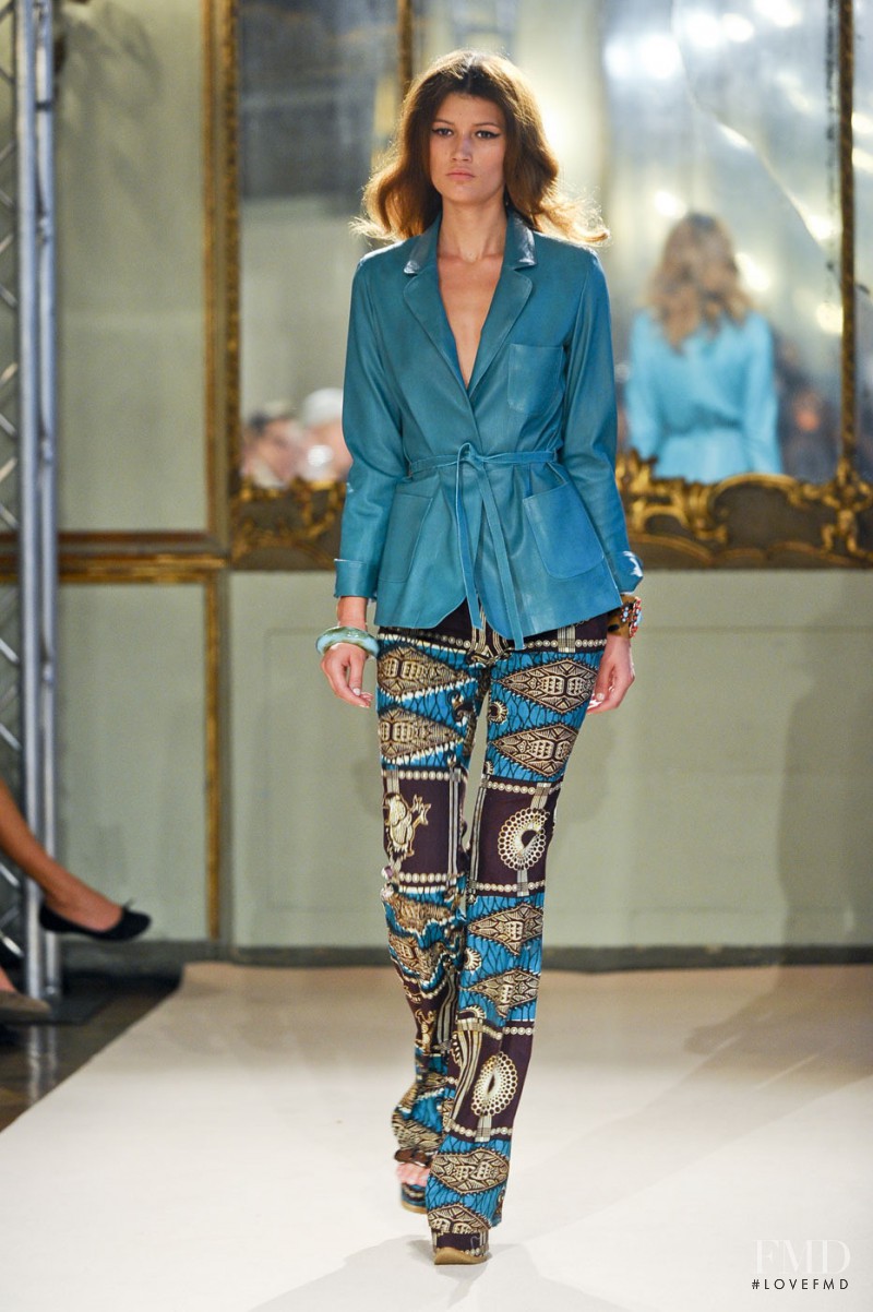 Simonetta Ravizza fashion show for Spring/Summer 2012