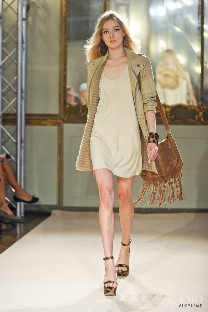 Simonetta Ravizza fashion show for Spring/Summer 2012