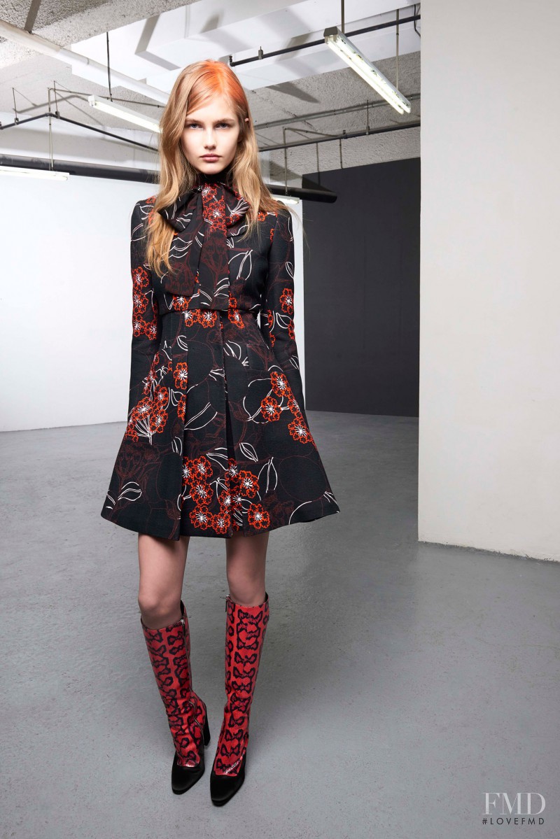 Aneta Pajak featured in  the Giambattista Valli fashion show for Pre-Fall 2015