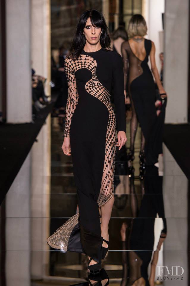Jamie Bochert featured in  the Atelier Versace fashion show for Spring/Summer 2015
