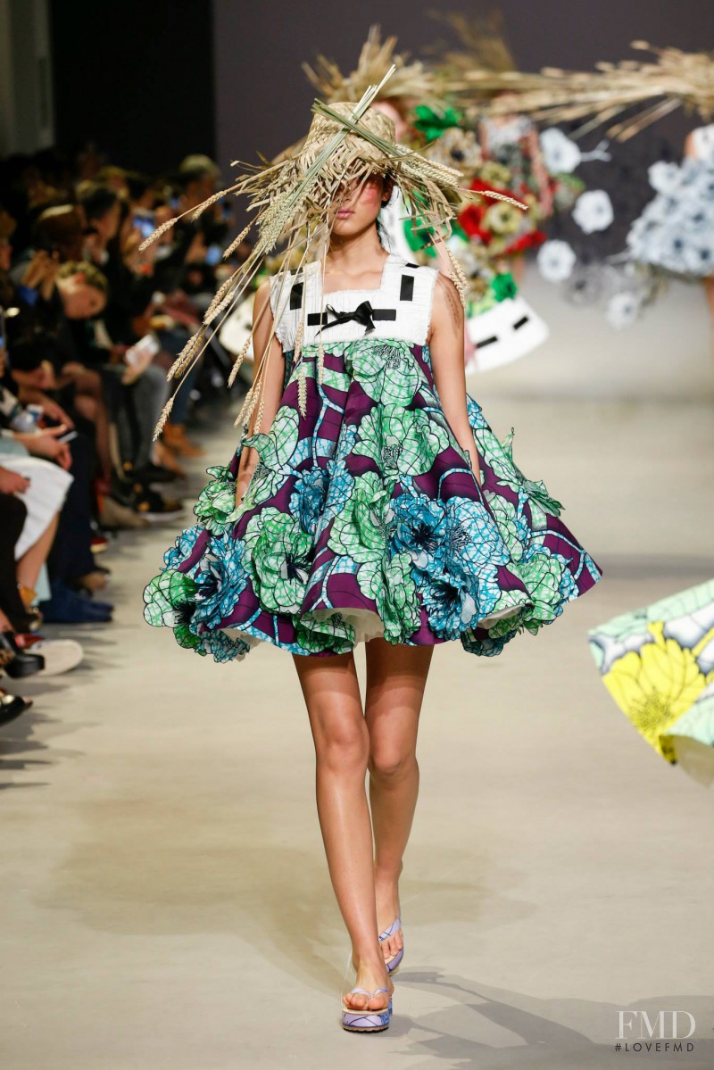 Luping Wang featured in  the Viktor & Rolf fashion show for Spring/Summer 2015