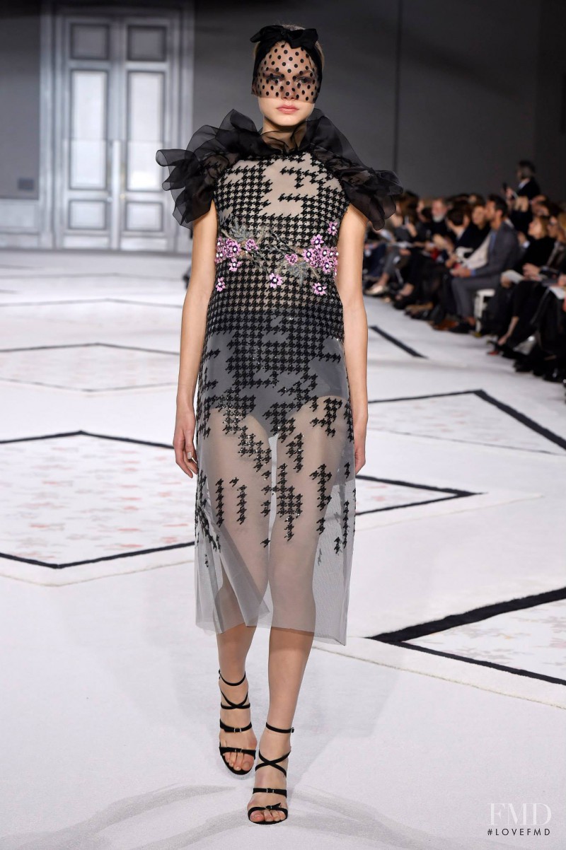 Annika Krijt featured in  the Giambattista Valli Haute Couture fashion show for Spring/Summer 2015