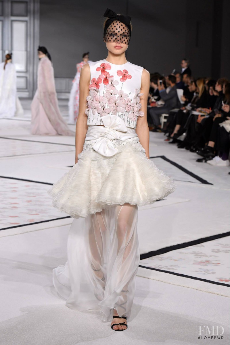 Annika Krijt featured in  the Giambattista Valli Haute Couture fashion show for Spring/Summer 2015