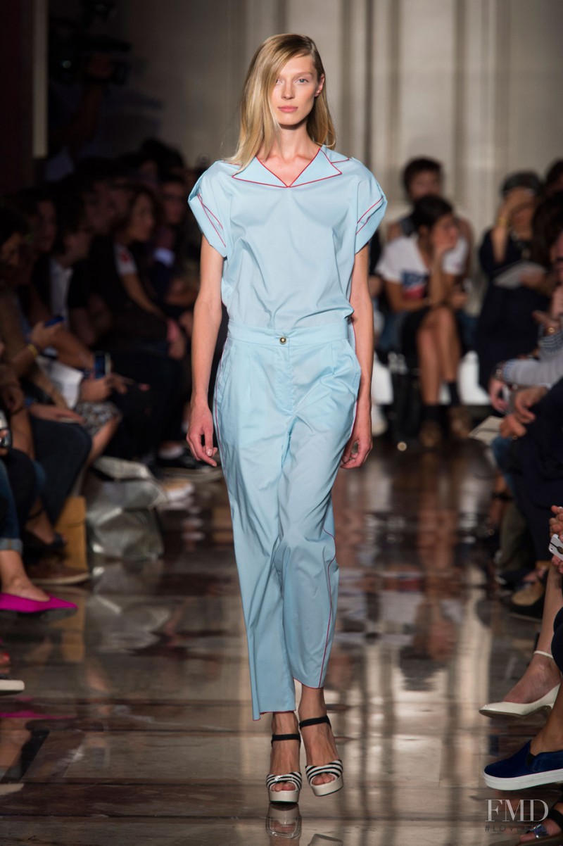 Olga Sherer featured in  the Andrea Incontri fashion show for Spring/Summer 2015