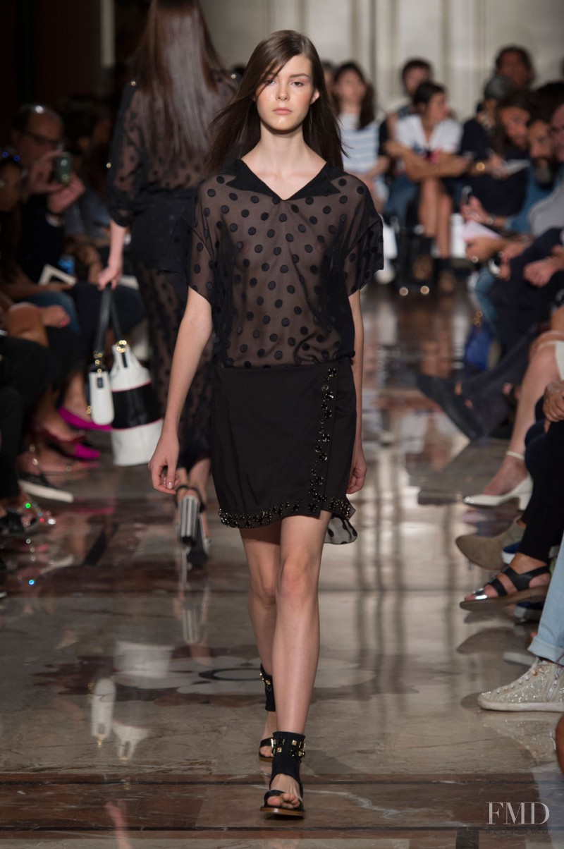 Irina Shnitman featured in  the Andrea Incontri fashion show for Spring/Summer 2015